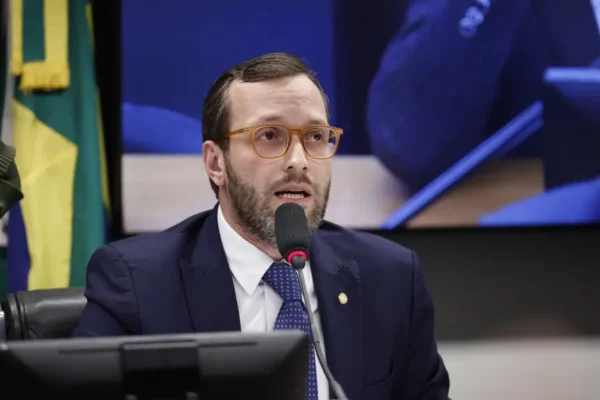 Corrida ao Senado no Paraná tem Filipe Barros liderando com 25% das intenções de voto