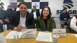 Prefeita Ana Lúcia e vice Ricarinho participam de reunião na SEAB sobre asfalto rural e maquinários agrícolas