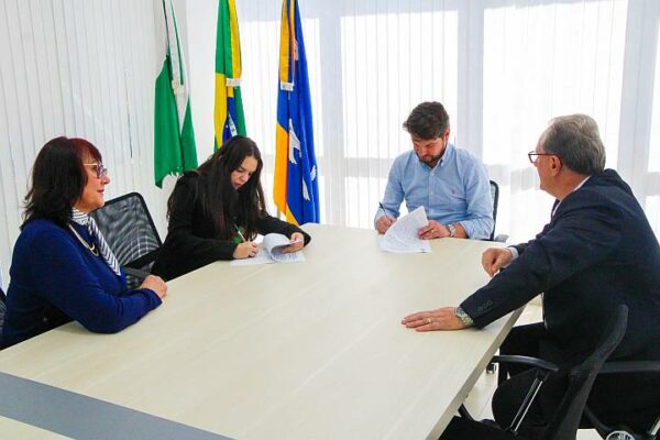 Prefeitura de Arapongas formaliza repasse para a Apae