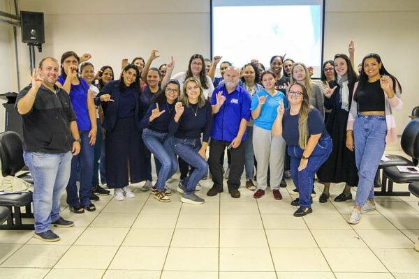 Curso básico de Libras inicia segunda turma em Arapongas