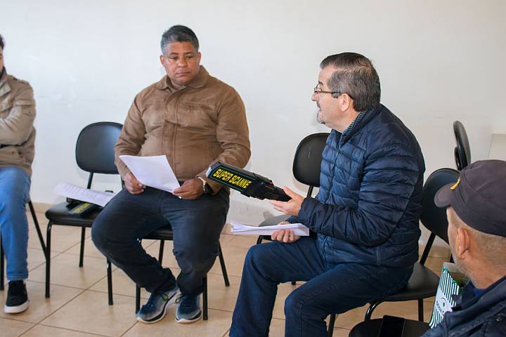 Prefeitura de Califórnia promove formação sobre uso de detectores de metais nas escolas