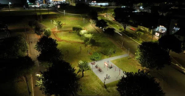 Londrina Iluminação faz melhorias em praças do Lindóia, Mister Thomas e bairros da região