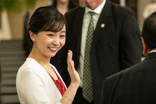 Princesa Kako de Akishino exalta memória dos imigrantes japoneses em visita a Maringá