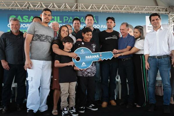 Casa Fácil Paraná: governador entrega residencial com 84 moradias em Paiçandu