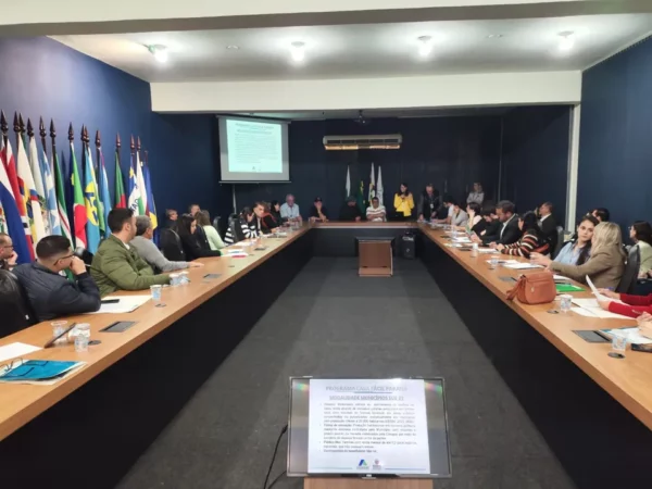 Cohapar apresenta Programa Casa Fácil Paraná na Amuvi