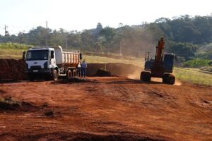Prefeitura de Arapongas prepara terreno para construção do CMEI Campestre III