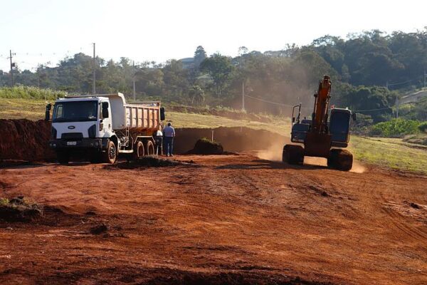 Prefeitura de Arapongas prepara terreno para construção do CMEI Campestre III