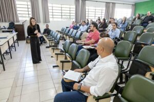 Prefeitura de Apucarana treina servidores com especialista em licitações públicas e foca no planejamento estratégico