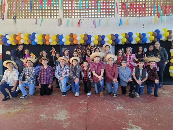 Milhares de pessoas prestigiam festas julinas da rede municipal de educação em Apucarana