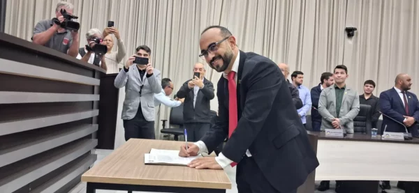 Dr. Odarlone toma posse como vereador em Apucarana