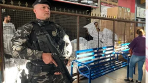 Lojas do Terminal Urbano de Apucarana fecham após operação da PM e Receita Federal