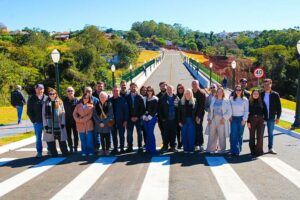 Arapongas inaugura interligação do Santo Antônio, Ulysses Guimarães e Novo Horizonte