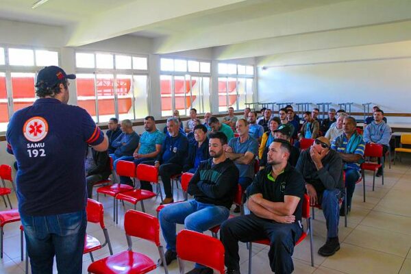 Arapongas promove capacitação em primeiros socorros aos motoristas da rede municipal