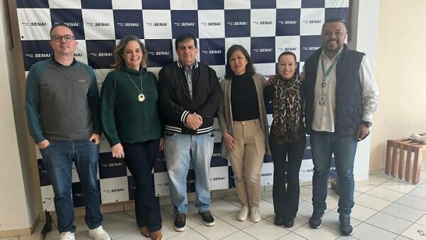 Arapongas recebe representantes da Secretaria da Inovação e Inteligência Artificial