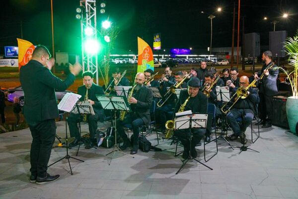 Big Band Maestro Canindé apresenta grandes nomes da MPB em Arapongas