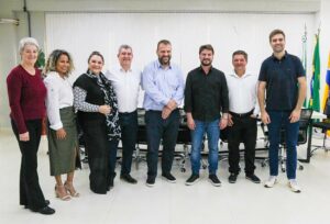 Prefeito de Arapongas Rafael Cita, recebe secretário de Desenvolvimento Social e Família, Rogério Carboni