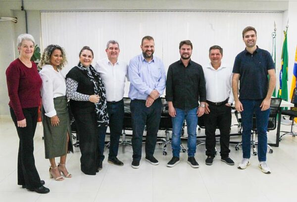 Prefeito de Arapongas Rafael Cita, recebe secretário de Desenvolvimento Social e Família, Rogério Carboni