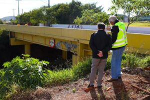Prefeitura de Arapongas e DER buscam alternativa para liberar parcialmente o viaduto da Guaratinga