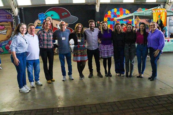 “Arraiá” dos CCIs reúne idosos de Arapongas em tarde festiva