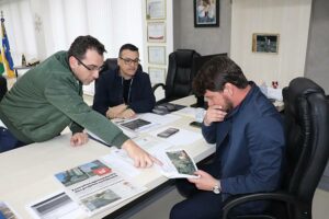 Prefeito de Arapongas recebe visita de representantes da Sanepar