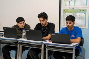 Travessia para o futuro: Talento Tech impulsiona carreira de jovens da Ilha das Peças