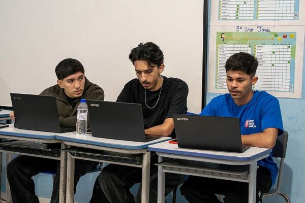 Travessia para o futuro: Talento Tech impulsiona carreira de jovens da Ilha das Peças