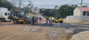 Arapongas – Codar executa tapa-buracos no Parque Industrial II