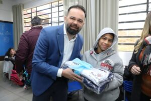 Estado vai distribuir uniformes para alunos de todas as 412 escolas de tempo integral