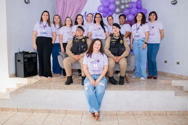 Secretaria da Mulher de Califórnia promove palestra sobre violência doméstica e familiar dentro da campanha Agosto Lilás