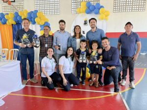 Prefeitura de Apucarana entrega tênis e meias a mais de 12 mil alunos da rede municipal