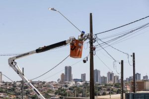Governo Ratinho Júnior confirma R$10 milhões para levar iluminação LED a 100% de Apucarana