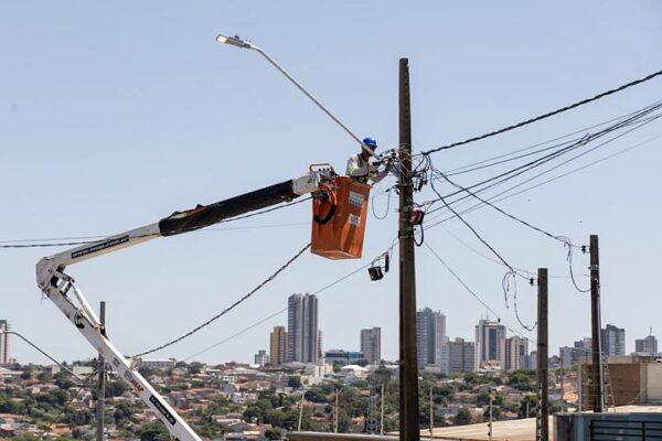 Governo Ratinho Júnior confirma R$10 milhões para levar iluminação LED a 100% de Apucarana