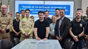 Apucarana – Rodolfo assina doação de terreno para construção de sede dos Bombeiros