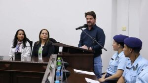 Prefeito Rafael Cita participa de posse de vereadores mirins na Câmara de Arapongas
