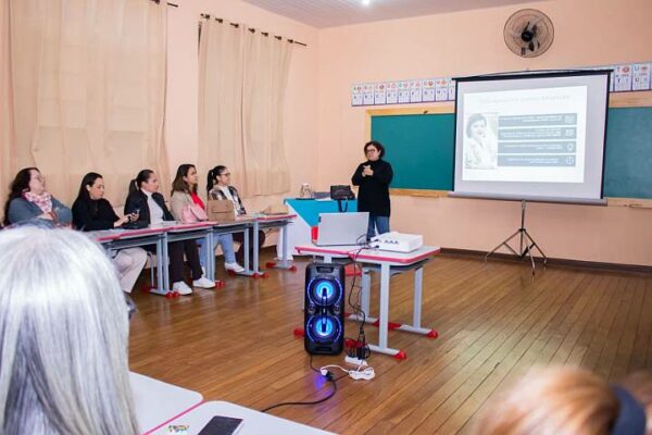 Professores da rede municipal de Califórnia recebem nova formação voltada à inclusão de crianças com autismo