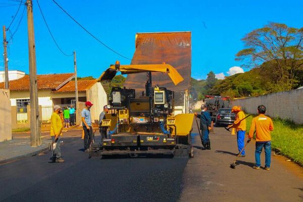 Codar executa reperfilamento na Rua Perdizes, em Arapongas