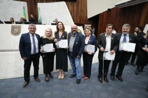 Bazana homenageia lideranças da inclusão e reforça defesa da educação especial no Paraná