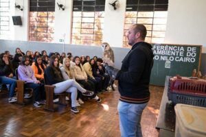 Centro de Saúde Animal leva atividade prática ao “Nilo Cairo” e amplia conscientização de estudantes em Apucarana