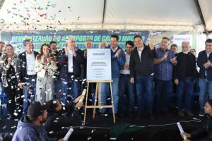 Governador inaugura nova pista do aeroporto de Campo Mourão