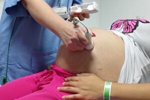 Líder nacional em consultas pré-natal, Paraná celebra Dia da Gestante com avanços