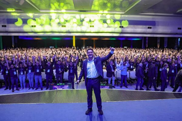 Governador apresenta avanços econômicos do Paraná durante o Varejo Experience Brasil
