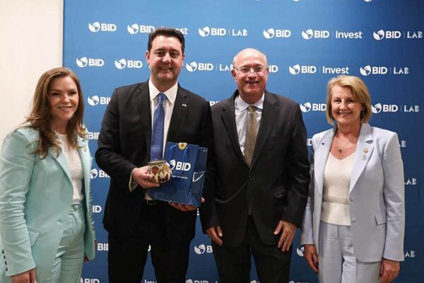 Governador apresenta proposta de Fundo Soberano ao presidente do BID