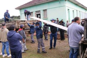 Defesa Civil encaminha 5,2 mil telhas para famílias afetadas por chuva de granizo em Castro