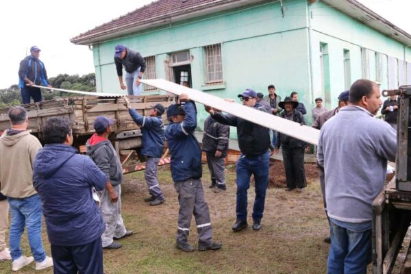 Defesa Civil encaminha 5,2 mil telhas para famílias afetadas por chuva de granizo em Castro