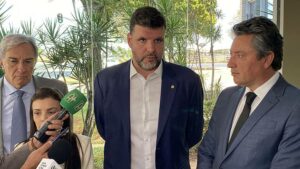 Dumping do leite é risco social e à segurança alimentar do país