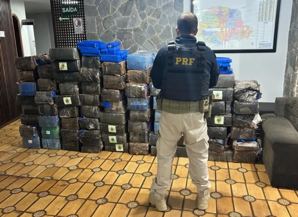 PRF apreende 1,6 tonelada de maconha em Arapongas