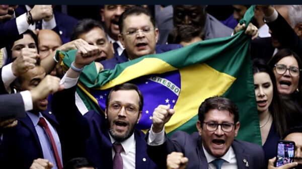 Filipe Barros – ANISTIA JÁ! Com 311 votos favoráveis, acabamos de aprovar na Câmara dos Deputados o REGIME DE URGÊNCIA da Anistia