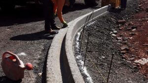 Codar executa preparação para asfaltamento da Rua Japu, em Arapongas
