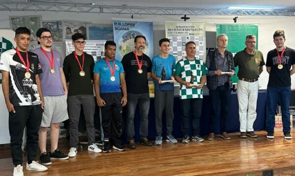 Enxadristas de Arapongas conquistam sete medalhas no Aberto do Brasil em Londrina