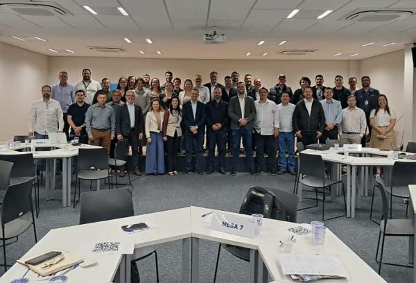 Arapongas participa de oficina ligada ao desenvolvimento regional em Londrina
